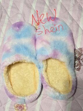 Pastel Tie-Dye Plush Slippers - Soft Fuzzy Indoor Slides